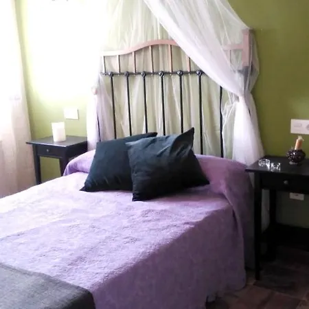 3 Bedrooms House With Enclosed Garden And Wifi At Hébergement de vacances *