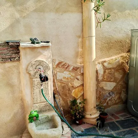 Hébergement de vacances 3 Bedrooms House With Enclosed Garden And Wifi At *