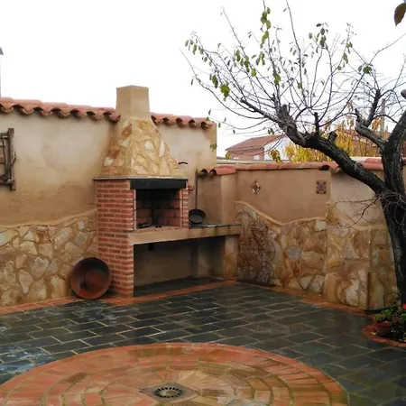 Hébergement de vacances 3 Bedrooms House With Enclosed Garden And Wifi At